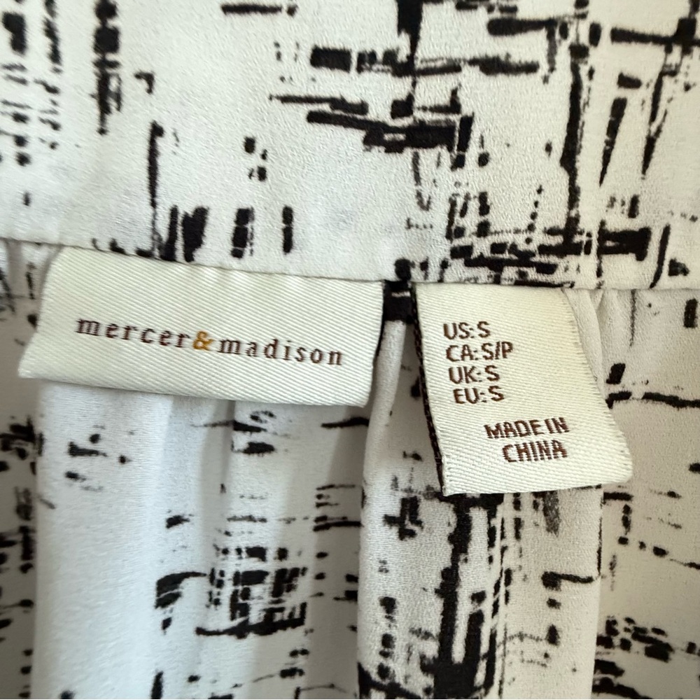 Mercer & Madison Monochrome Patterned Blouse Small - Picture 11 of 14